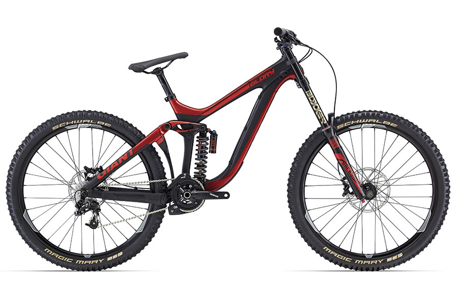 Giant Glory Advanced 27.5 DH racer met composiet frame