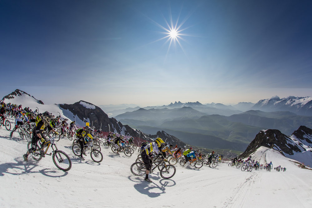 Megavalanche - Mass-start à 3300m d'altitude ©Laurent Salino - OT Alpe d'Huez