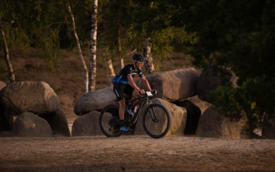 Gerben Mos voltooit 350 kilometer lange mountainbikerit door Drenthe